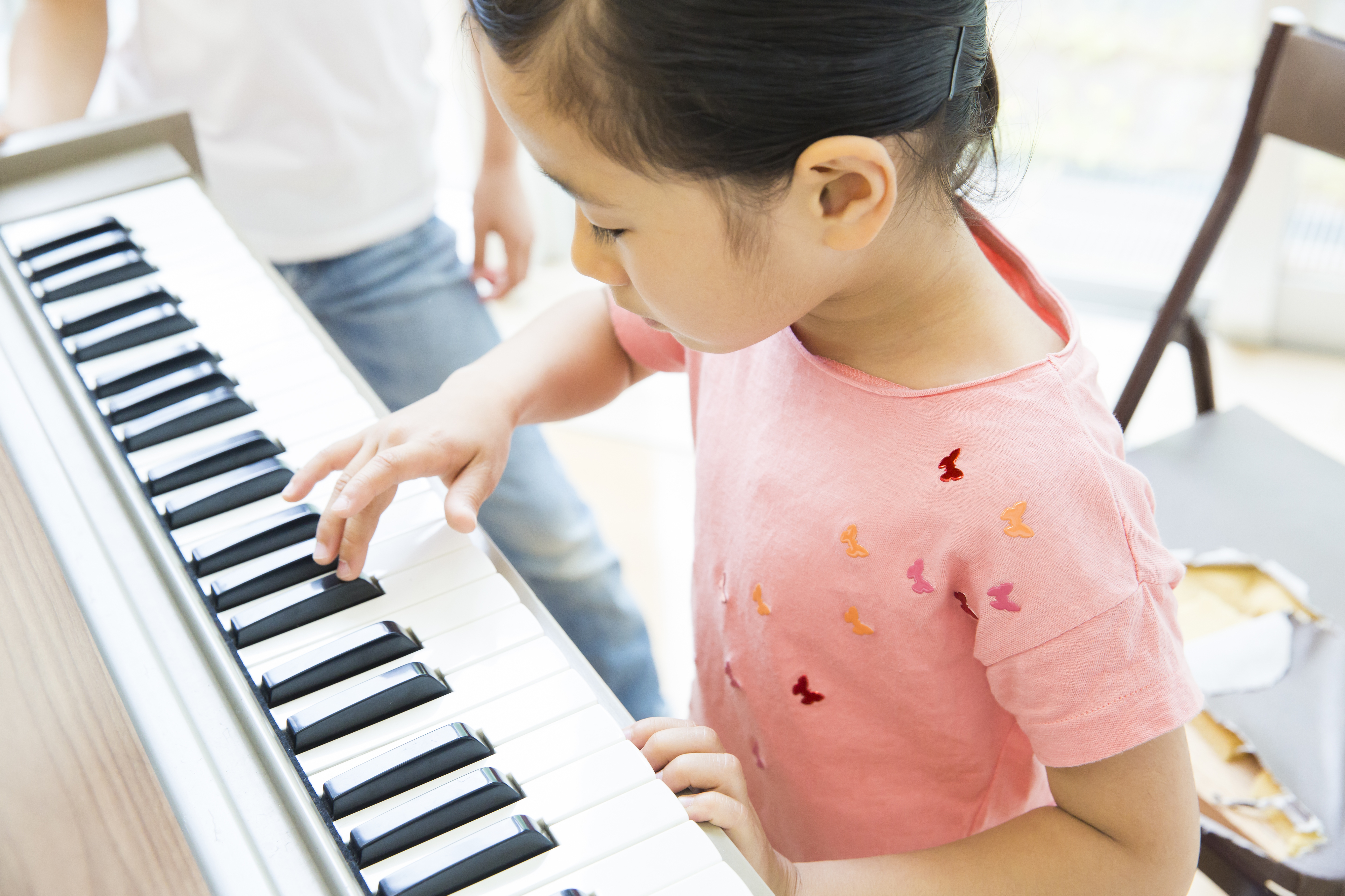 子どもがピアノを始めるなら何歳から?早くから始め方が良いワケとは
